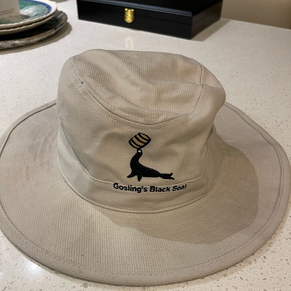 GOSLINGS BLACK SEAL HAT -  NWOT